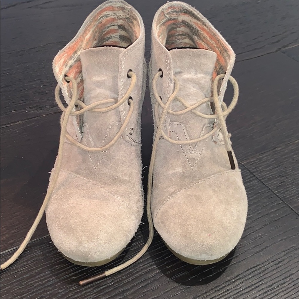Tan tom wedges
